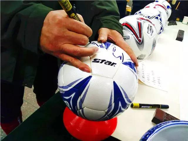 以球会友感受青山绿水红钢城别样精彩