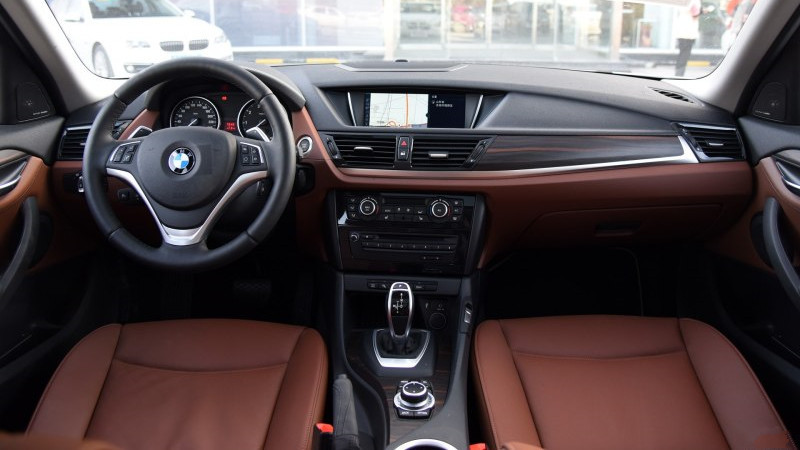 宝马X1：绝佳的操控性能，但用料方面把这车拉低了一个档次