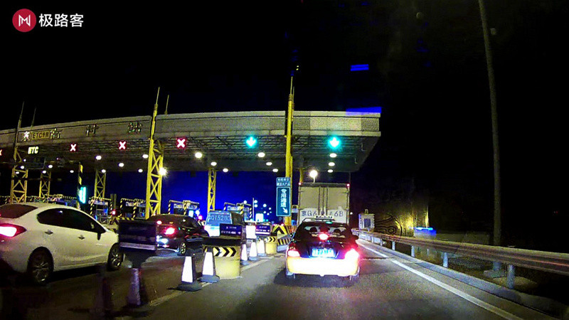 安全,畅玩兼得?极路客T1智能行车记录仪完美体验