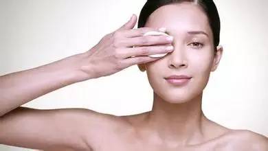 弹走鱼尾纹的正确方法,点疗法视频教程