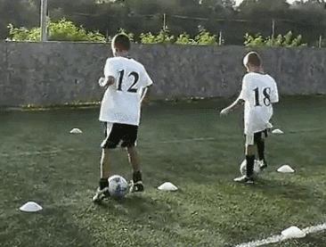 初中篮球基本功训练球感,人人必练的30种足球球感基本功