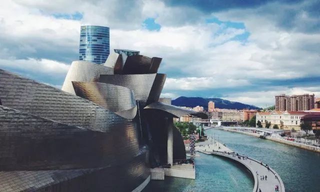 瑗跨彮鐗欏拰姣曞皵宸撮剛,姣曞皵宸撮剛鍦ㄨタ鐝墮