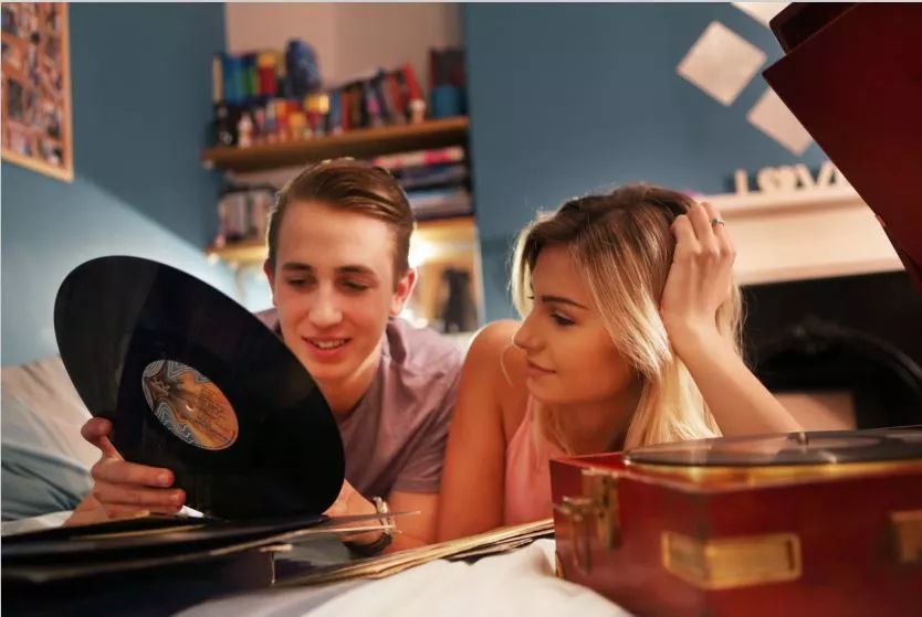 还记得留声机的声音吗？时隔20年上海重启黑胶唱片生产线