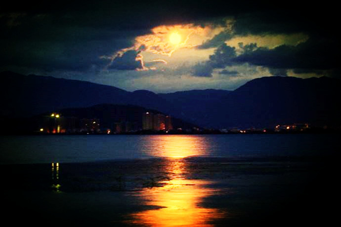 大理白月光,大理白色月光