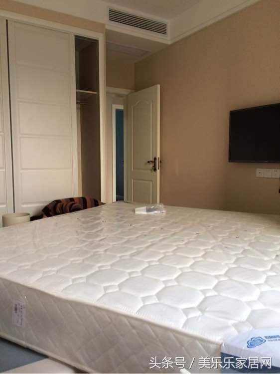 入户玄关上有个柜子怎么装修,玄关柜正对门怎么装饰