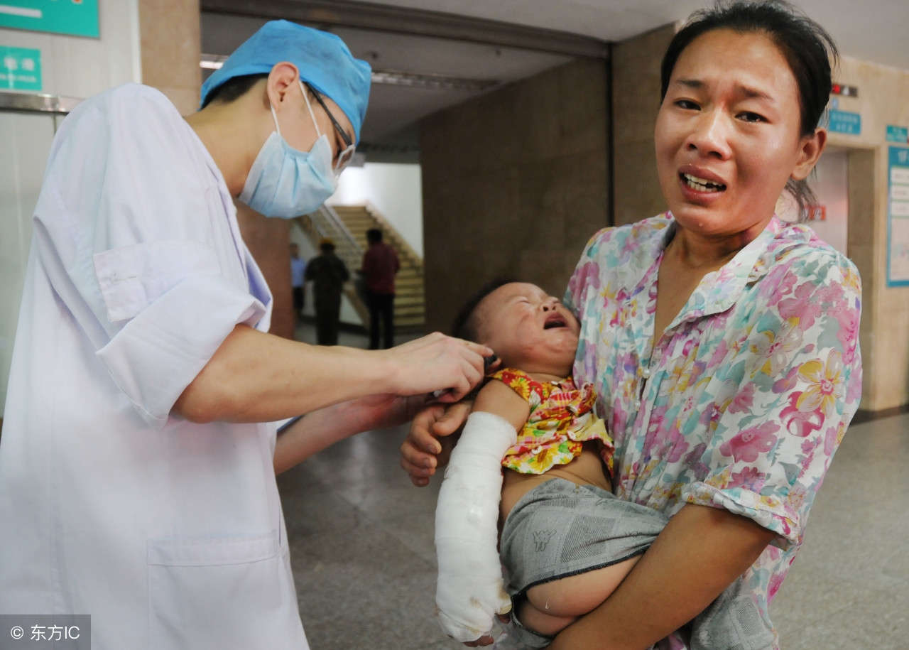 女婴被开水烫伤怎么办,25天新生儿被开水烫伤