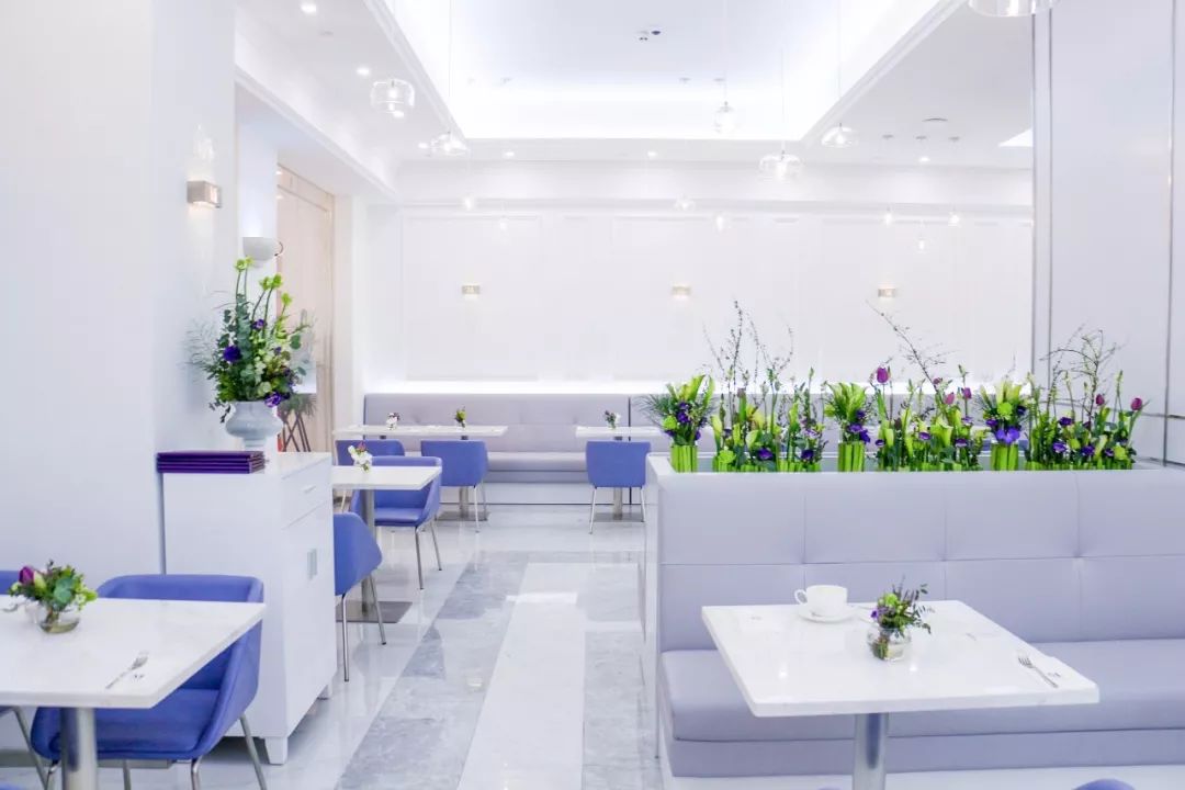 为了这口蛋糕，有人等了5小时，队伍长到连警察都出动