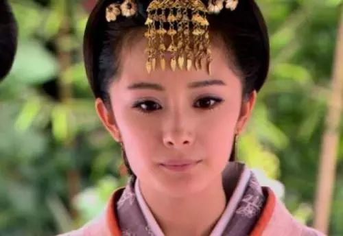 杨幂说熬夜要用多少钱的化妆品,杨幂用的护肤品品牌