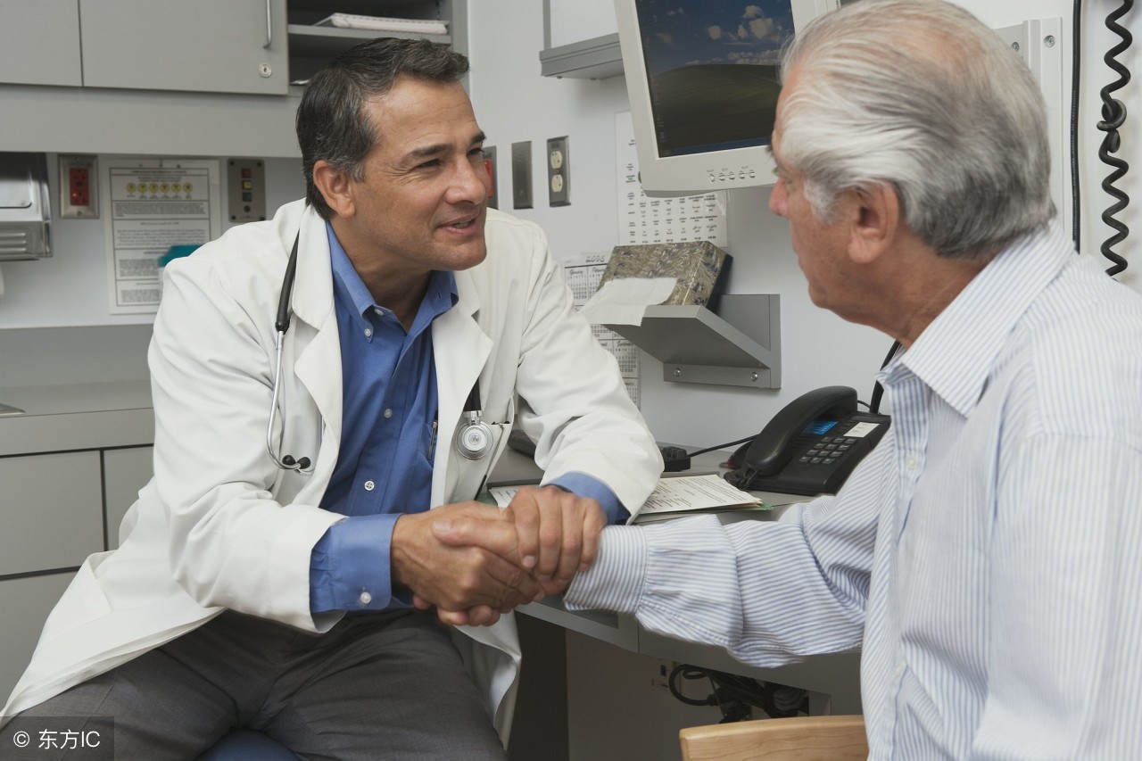 鼻出血勿仰头,鼻出血不要着急堵回去