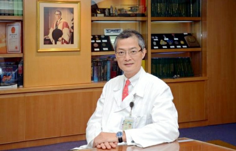 这10个直男医生，刚刚捧走了深圳医疗的年度大奖