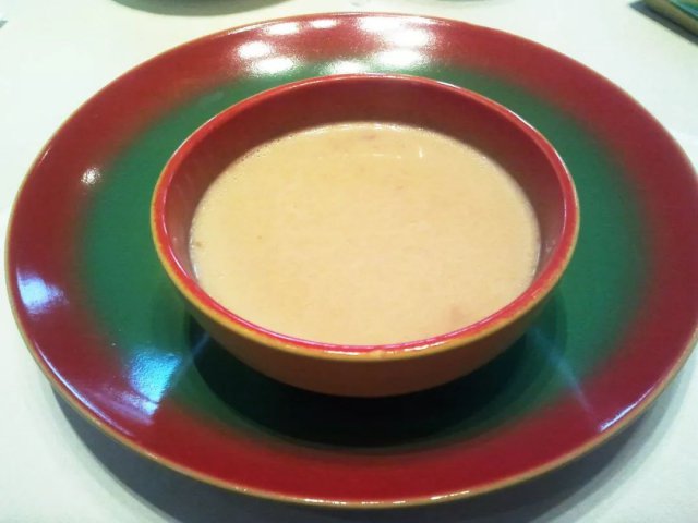 男明星喝奶茶合集,男子一夜喝十杯奶茶