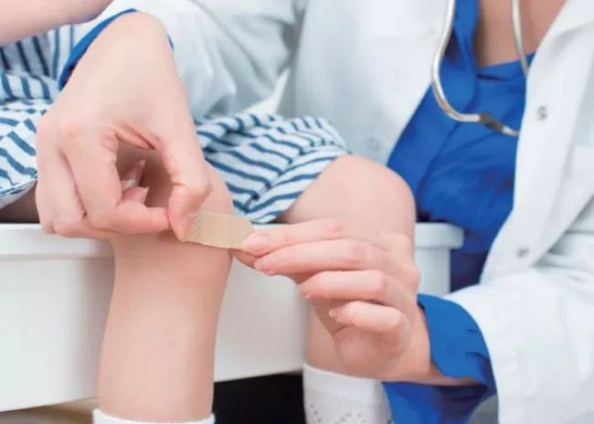 宝宝外伤处理法,宝宝受伤怎么处理好得快不留疤