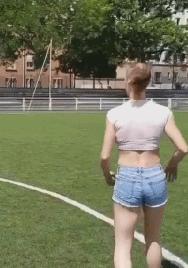 不爱红妆爱足球当足球遇上美女竟然如此有美感