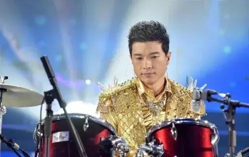 「要我参加这样的公司年会，我还不如辞职算了！」