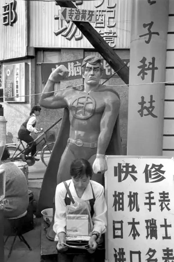 1957年的裸模与热吻！这个外国人在中国*拍偷**的老照片你一定没见过