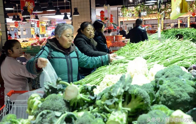 凯里街道办事处张灯结彩 (凯里年味都这么浓了)