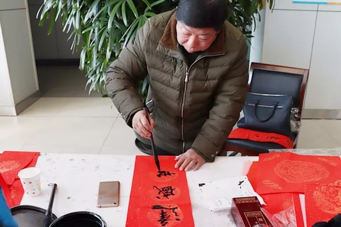 迎春接福|唐闸书画院书法名家送“福”进六院
