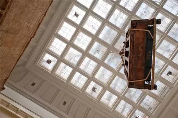 他把12个前女友都做成了高跟鞋？到底是真的假的