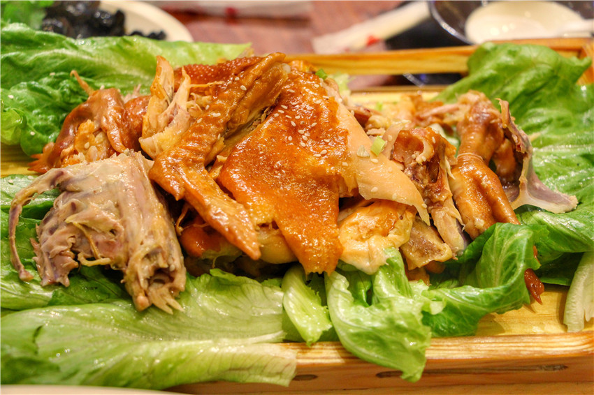 开封特色小吃桶子鸡,开封著名的小吃一条街在哪里