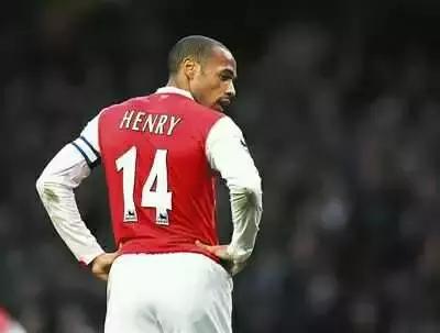 天下足球催泪文案c罗配乐,天下足球巴乔催泪文案