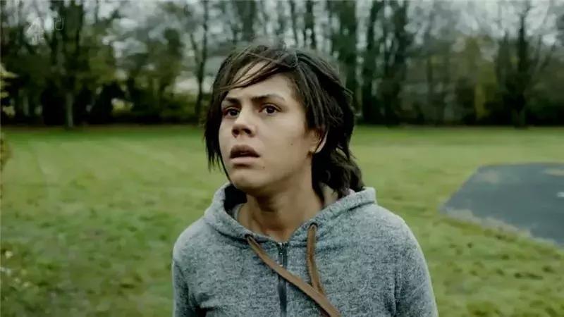 站在悬崖上的每个人，都以为自己只有一种选择