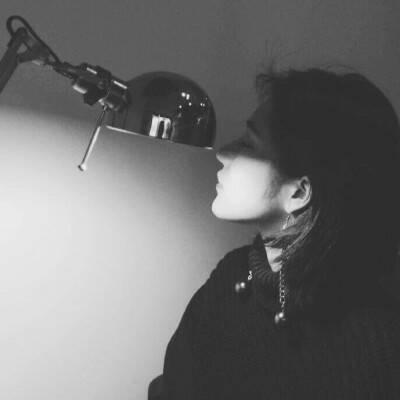 颓废黑白女生动漫头像,伤感头像孤独绝望女生黑白真人