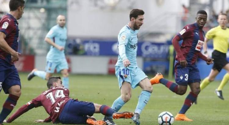 小球队击败巴萨,巴萨3-2逆转狼堡