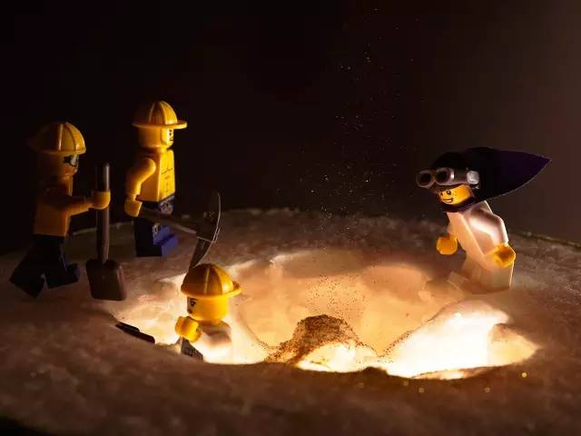 这对小夫妻竟然在家里造出了城堡、火星、九层妖塔