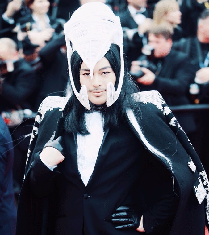 戛纳红毯|照这个趋势,村口剃头王大爷都可以出征戛纳了!