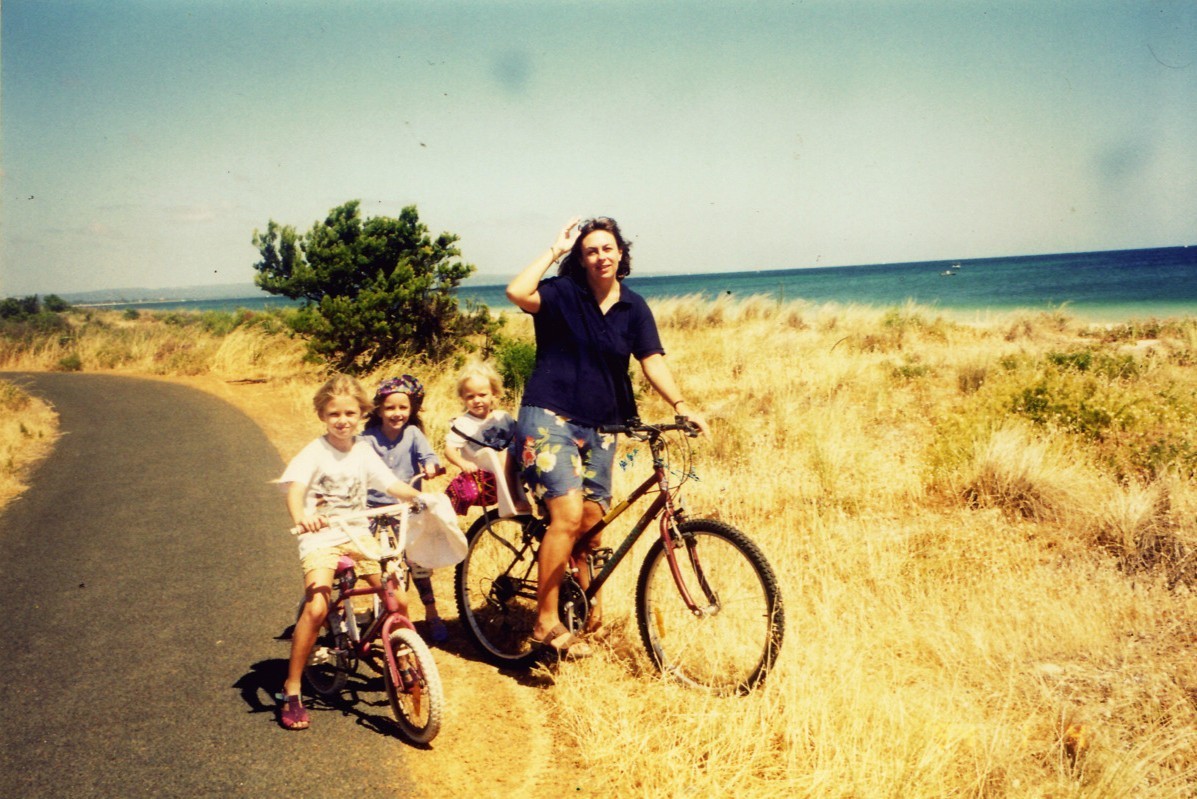 妈妈年轻的时候就是那么的勇敢,你还知道妈妈年轻时的样子吗