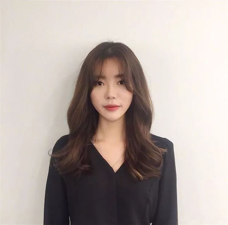 适合脸大无刘海发型,空气刘海适合脸大的人吗