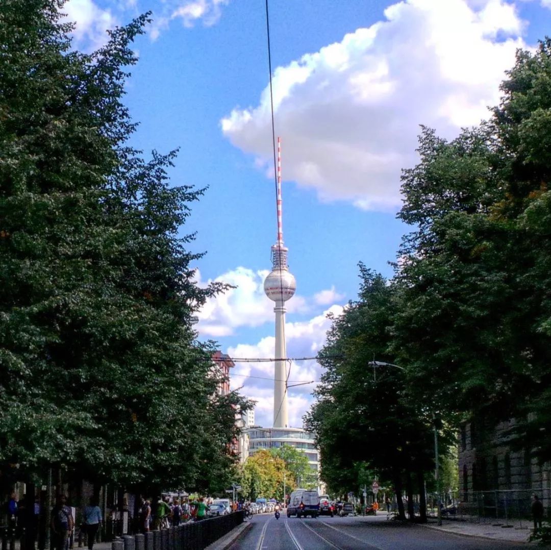 经常去旅行的人钱从哪来,去旅游的钱从哪里来的