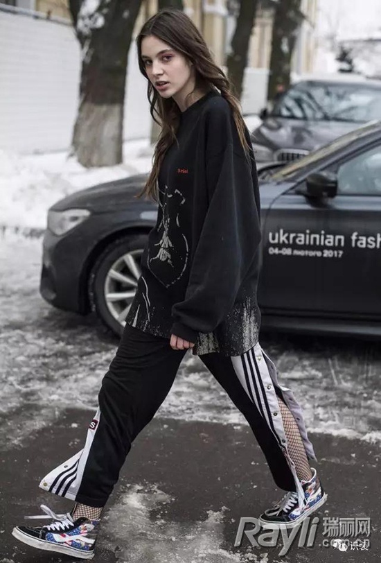 杨紫黑色阔腿牛仔裤,杨紫健身裤