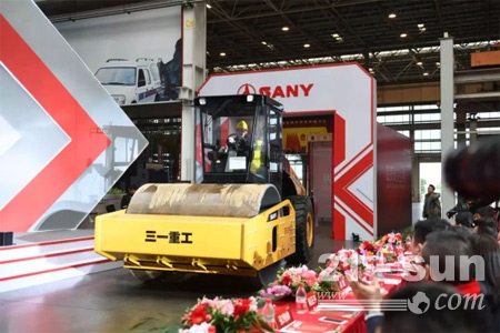 两小时电商购机50多台2018年三一全液压有“钱”途