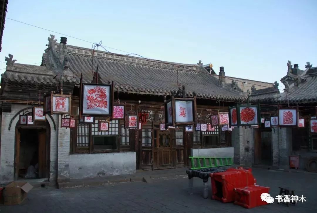 神木女人逛街,神木艺术品女孩子