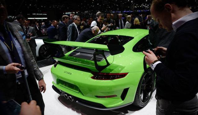 这下好了，保时捷也开始想干掉特斯拉了