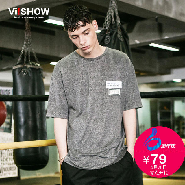 穿什么颜色的衣服，能够大幅提高男生的颜值？