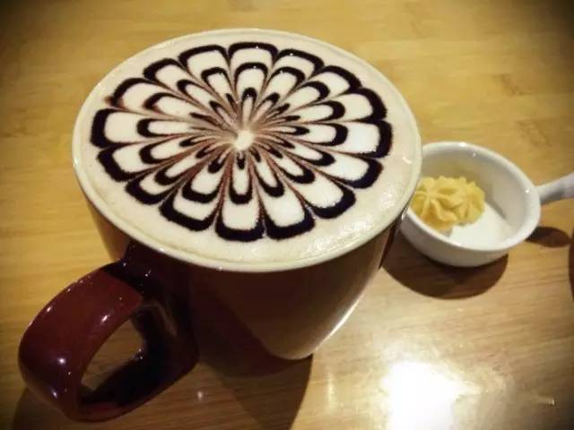 武汉一女学生拿着10块钱去买好吃的，竟然被。。。