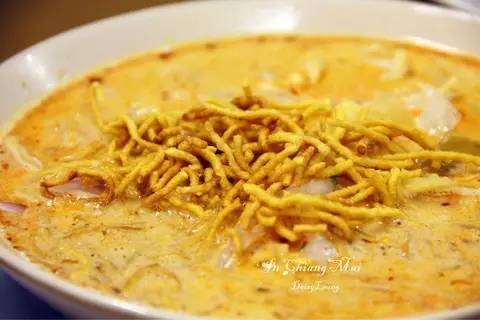 泰国普吉岛夜市小吃美食,泰国美食街边小吃跳跳虾