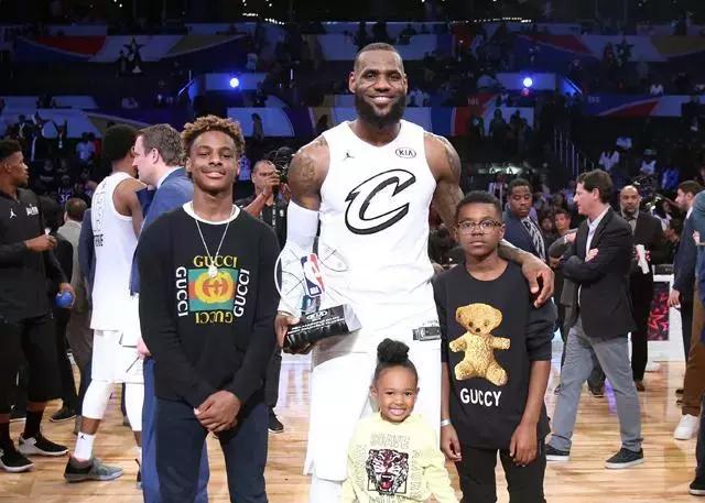 nba全明星球员都穿什么鞋,nba全明星上脚球鞋耐克