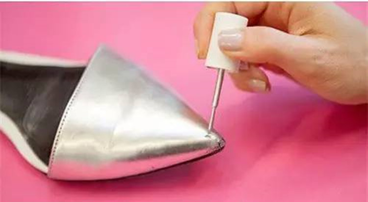 高跟鞋鞋尖划痕怎么修复,高跟鞋鞋面刮伤修复