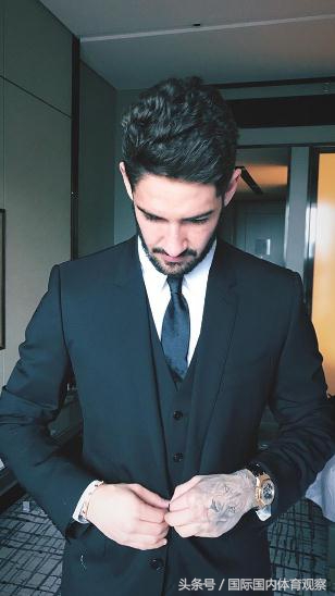 DG西装、rimowa旅行箱亚冠客场之旅派头十足天津权健受追捧！