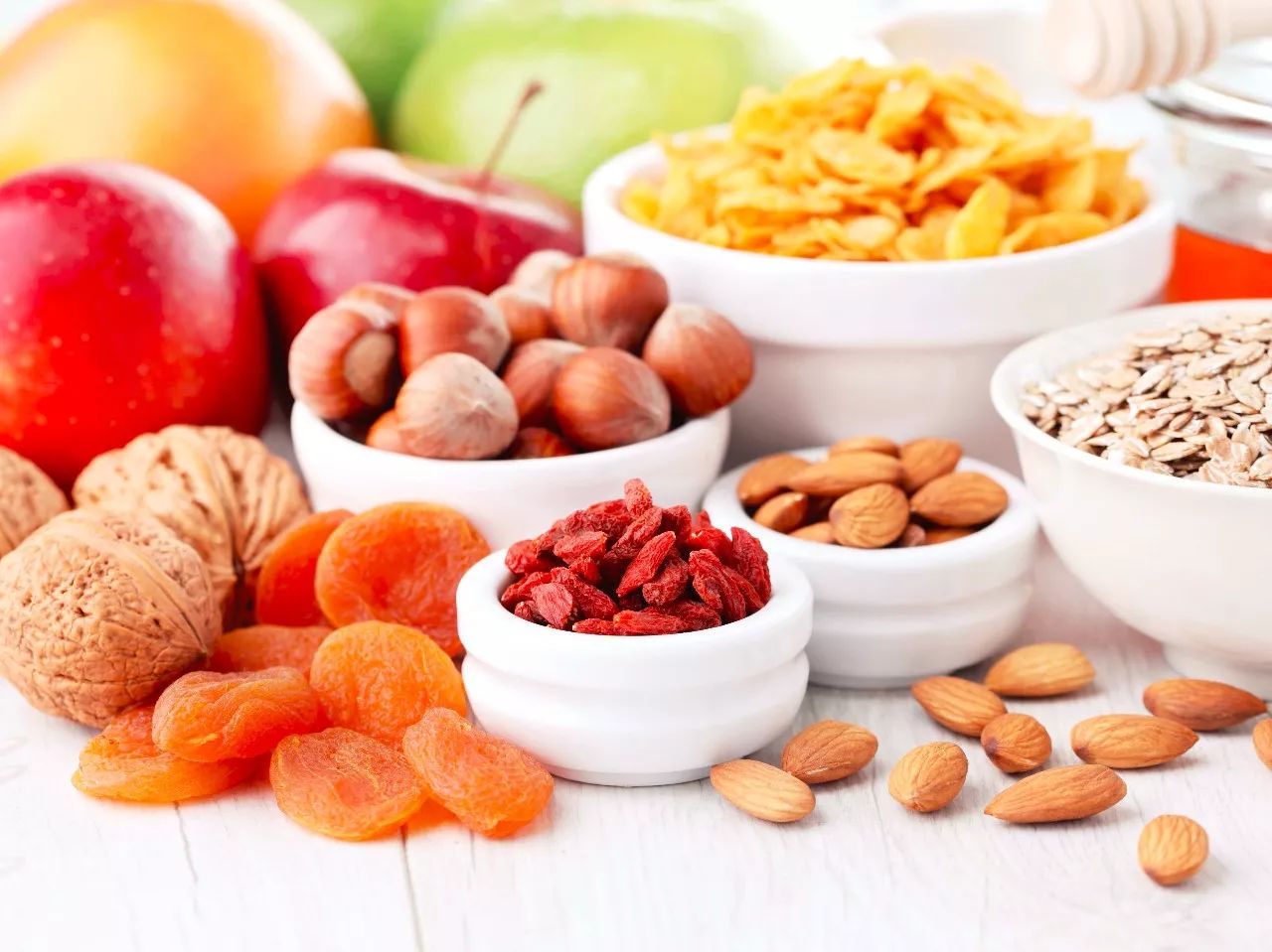 老人经常失眠吃什么食物可以缓解,什么是治失眠的药