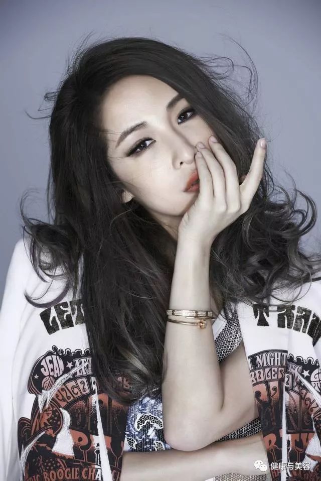 为什么经常烫染却仍有一头乌黑亮丽的秀发？明星护发秘籍大总结！