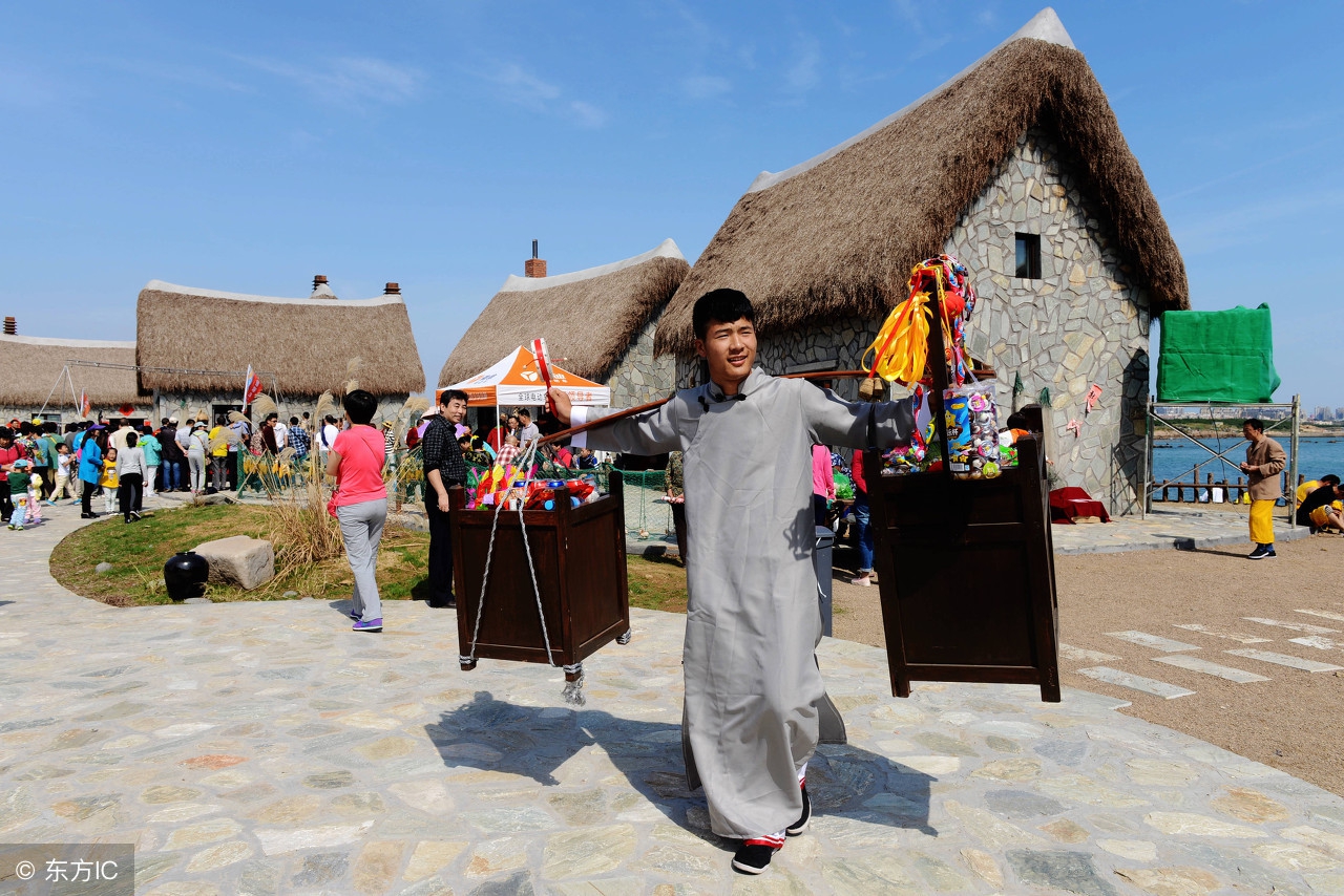 故事：只见二材媳妇躺在桥上，浑身上下湿淋淋的