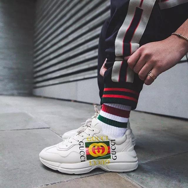 又好看又舒服的运动鞋,好看又便宜的运动鞋价格20元