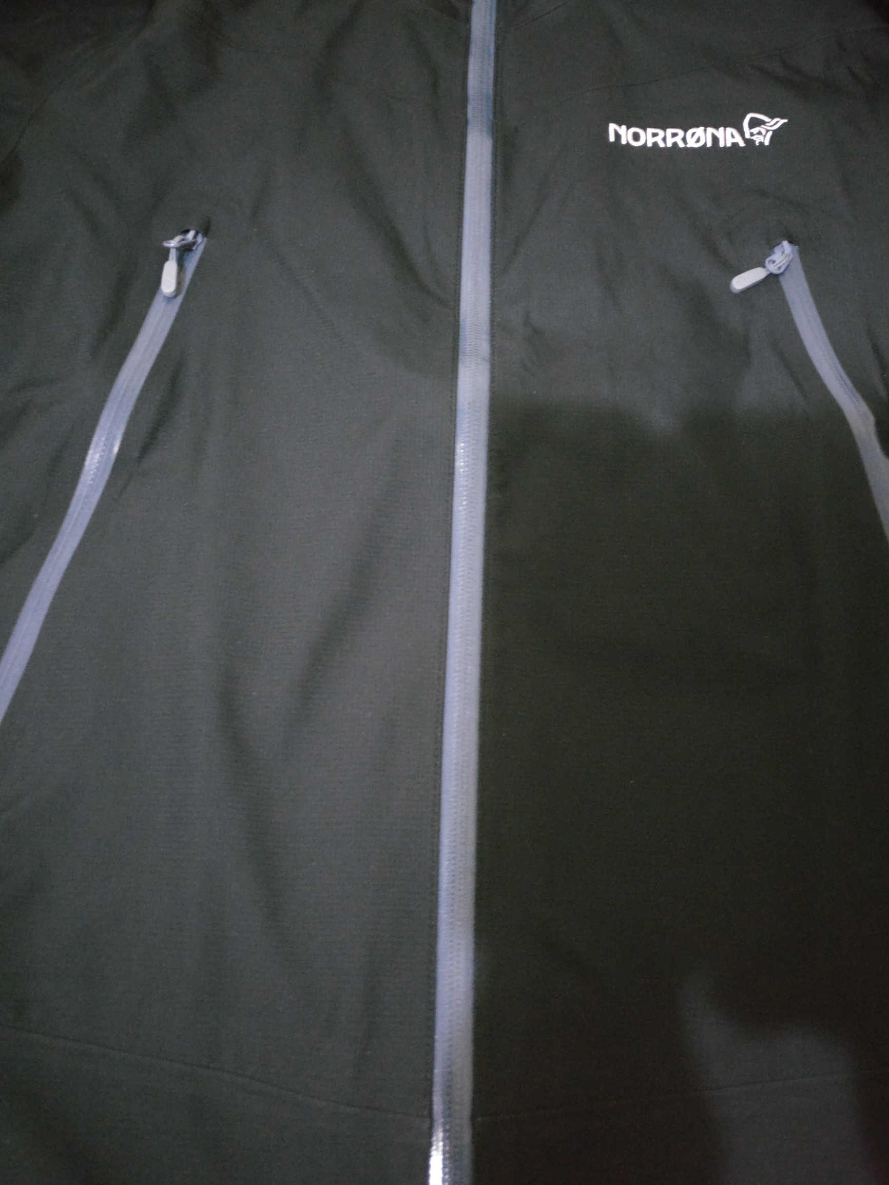 购买始祖鸟冲锋衣天猫国际可靠吗,如何买到高版本始祖鸟北面冲锋衣