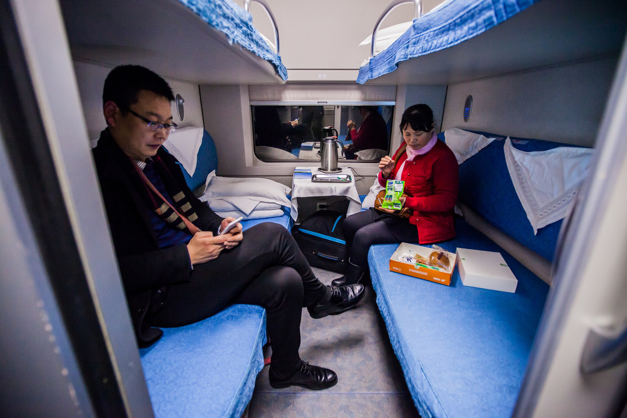 30个小时的路程坐卧铺还是硬座呀,坐八小时高铁和20小时卧铺选哪个