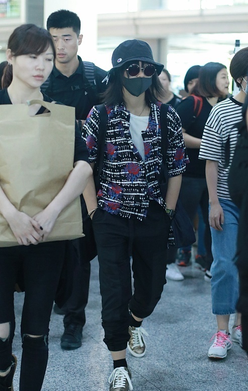 现在的年轻人穿衣服好潮流时尚,如何穿衣服才能时尚潮流