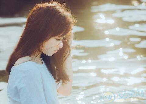 怎么样是爱上一个男孩,在恋爱中爱上一个人是什么感觉